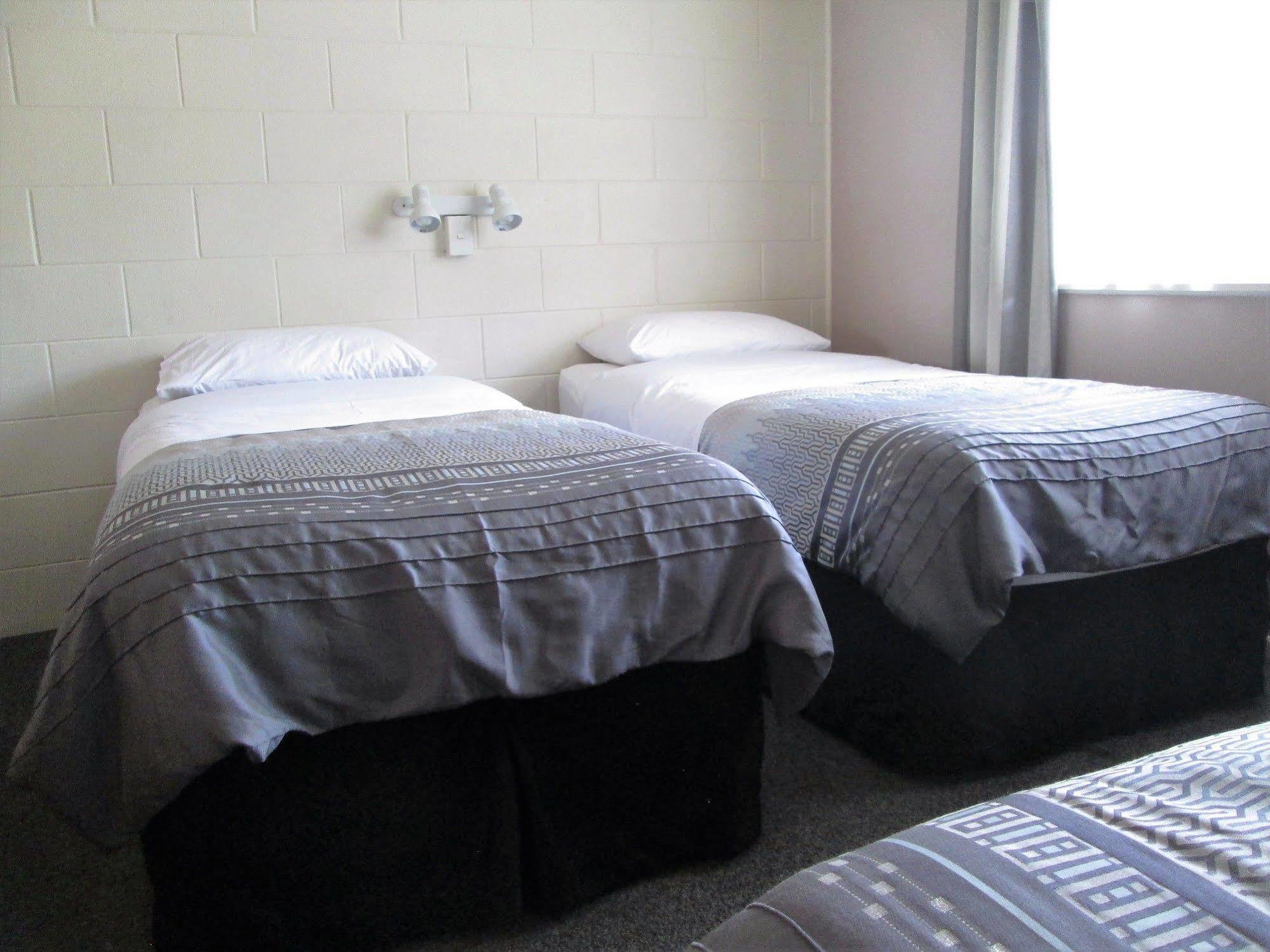 Colonial Motel Papakura Exteriör bild