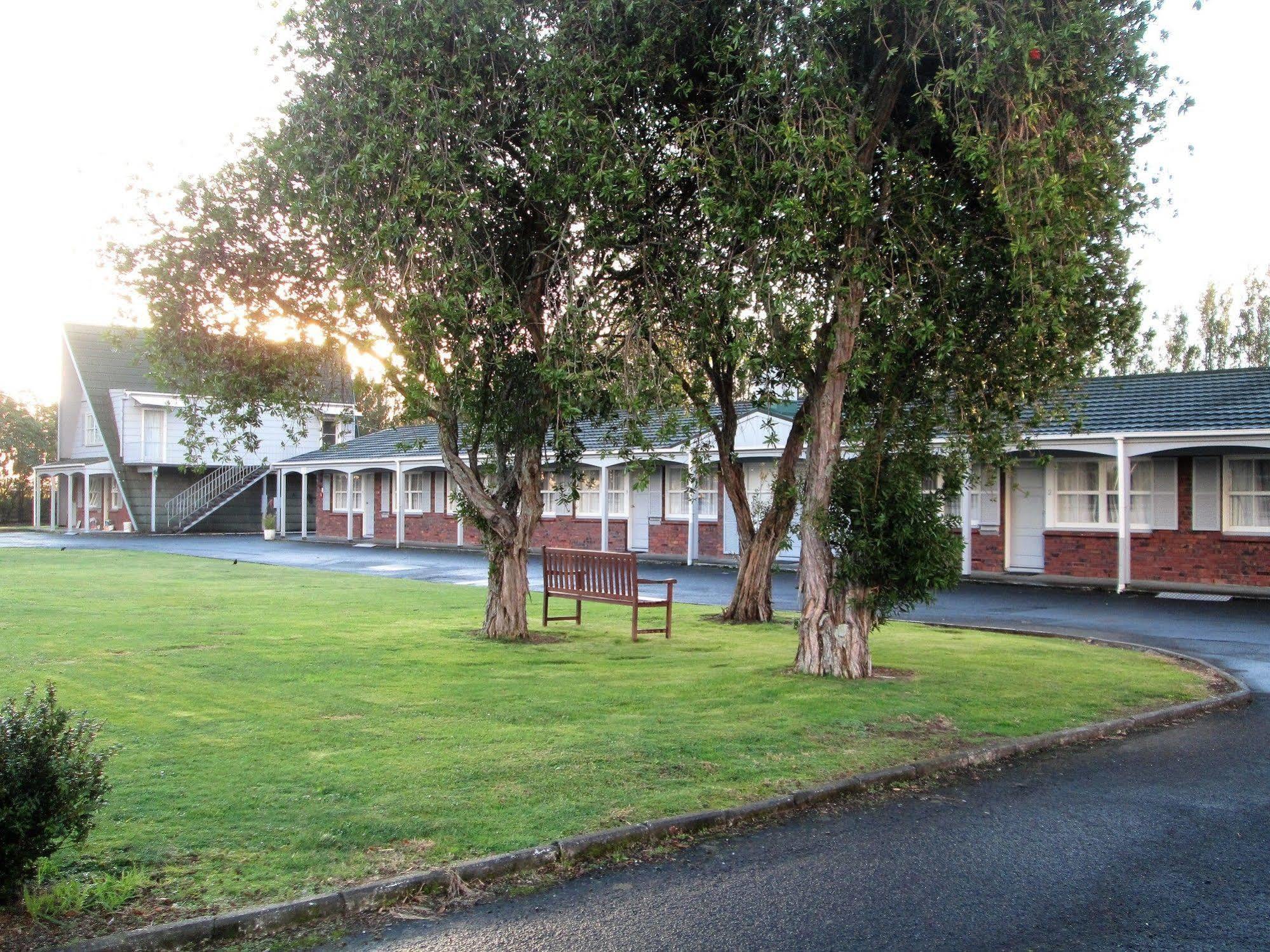 Colonial Motel Papakura Exteriör bild